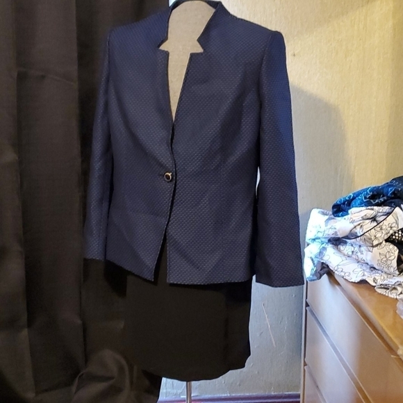 Tahari Jackets & Blazers - NWT Tahari blue/black blazer/skirt set, sz 16